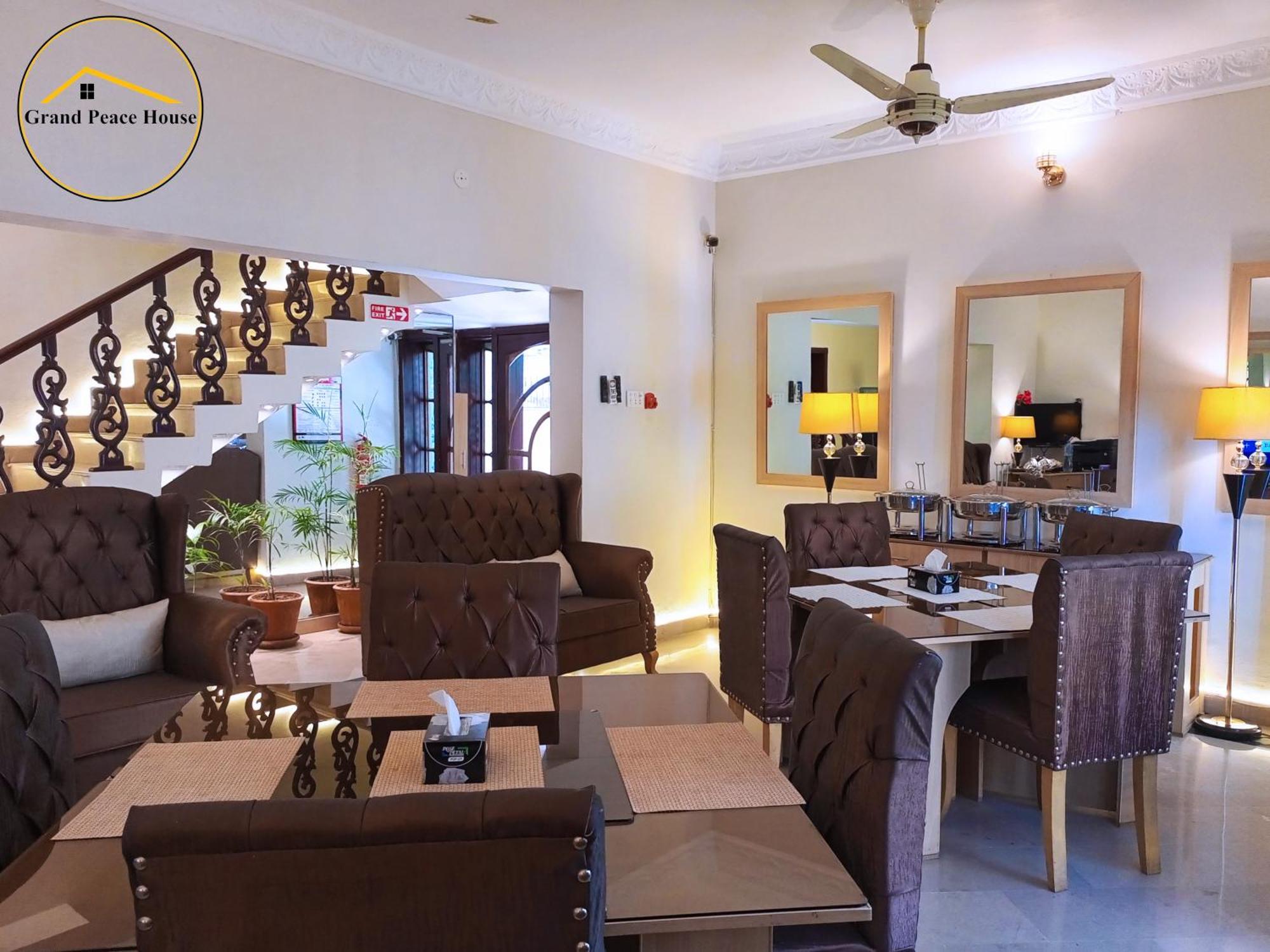 Grand Peace House I Bed & Breakfast Islamabad Bagian luar foto