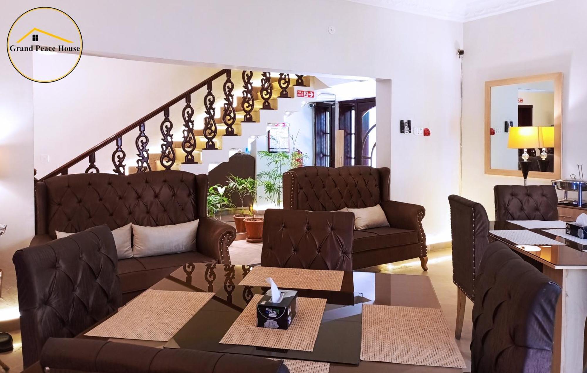 Grand Peace House I Bed & Breakfast Islamabad Bagian luar foto