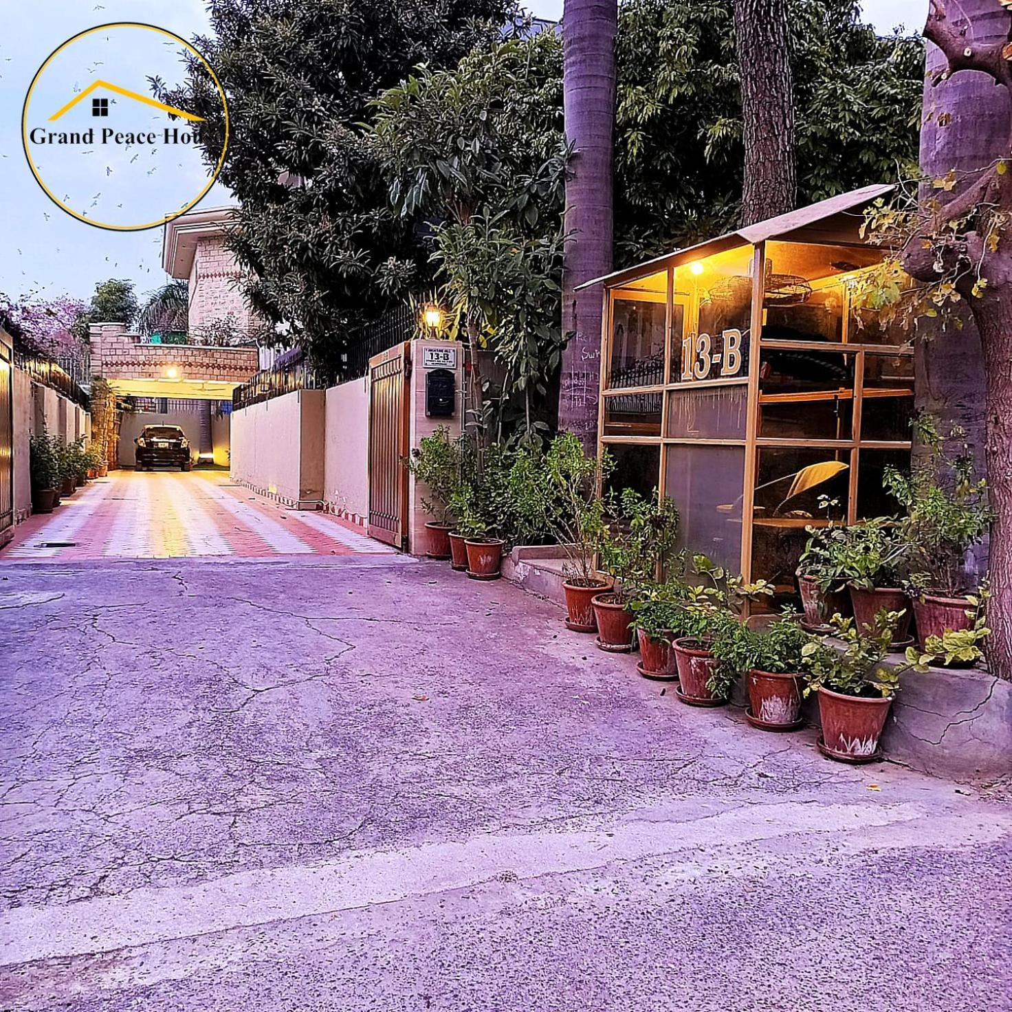Grand Peace House I Bed & Breakfast Islamabad Bagian luar foto