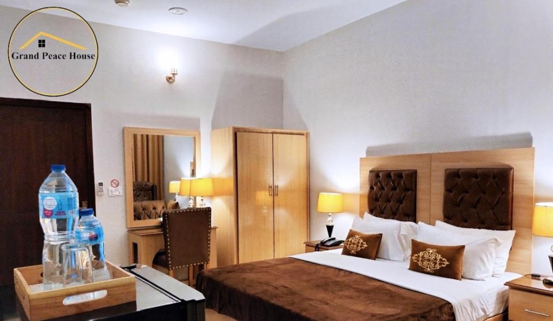 Grand Peace House I Bed & Breakfast Islamabad Bagian luar foto