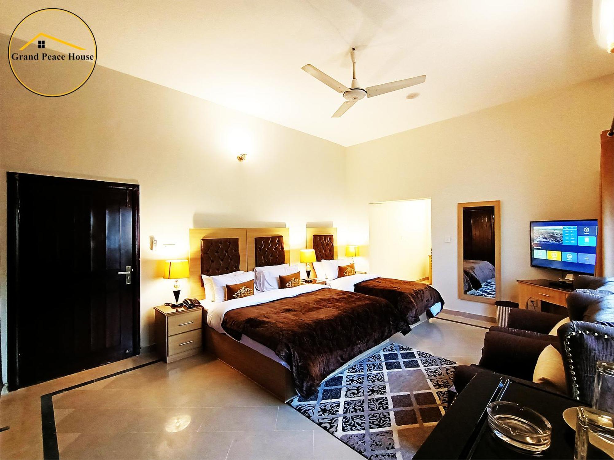 Grand Peace House I Bed & Breakfast Islamabad Bagian luar foto