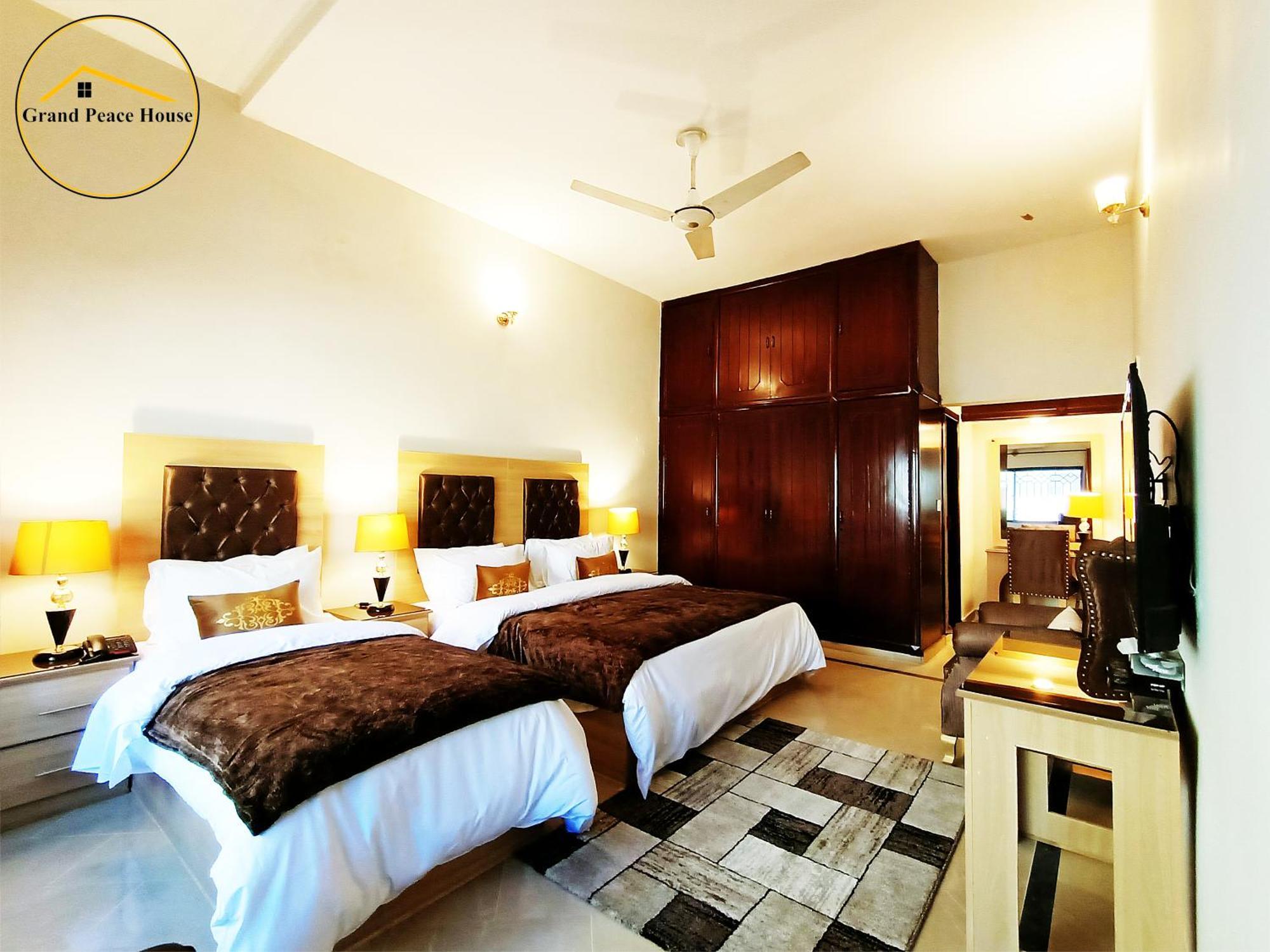 Grand Peace House I Bed & Breakfast Islamabad Bagian luar foto