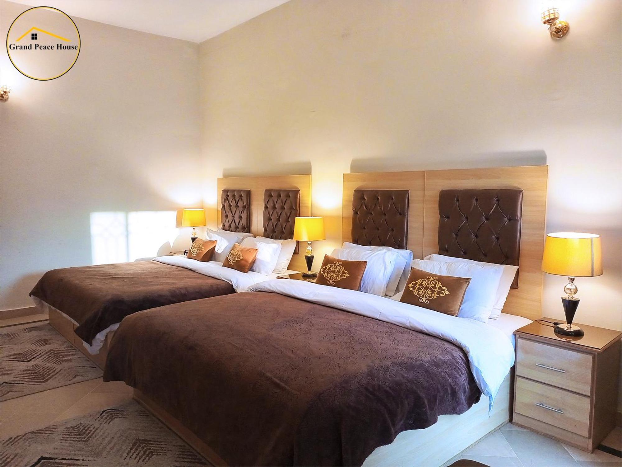 Grand Peace House I Bed & Breakfast Islamabad Bagian luar foto