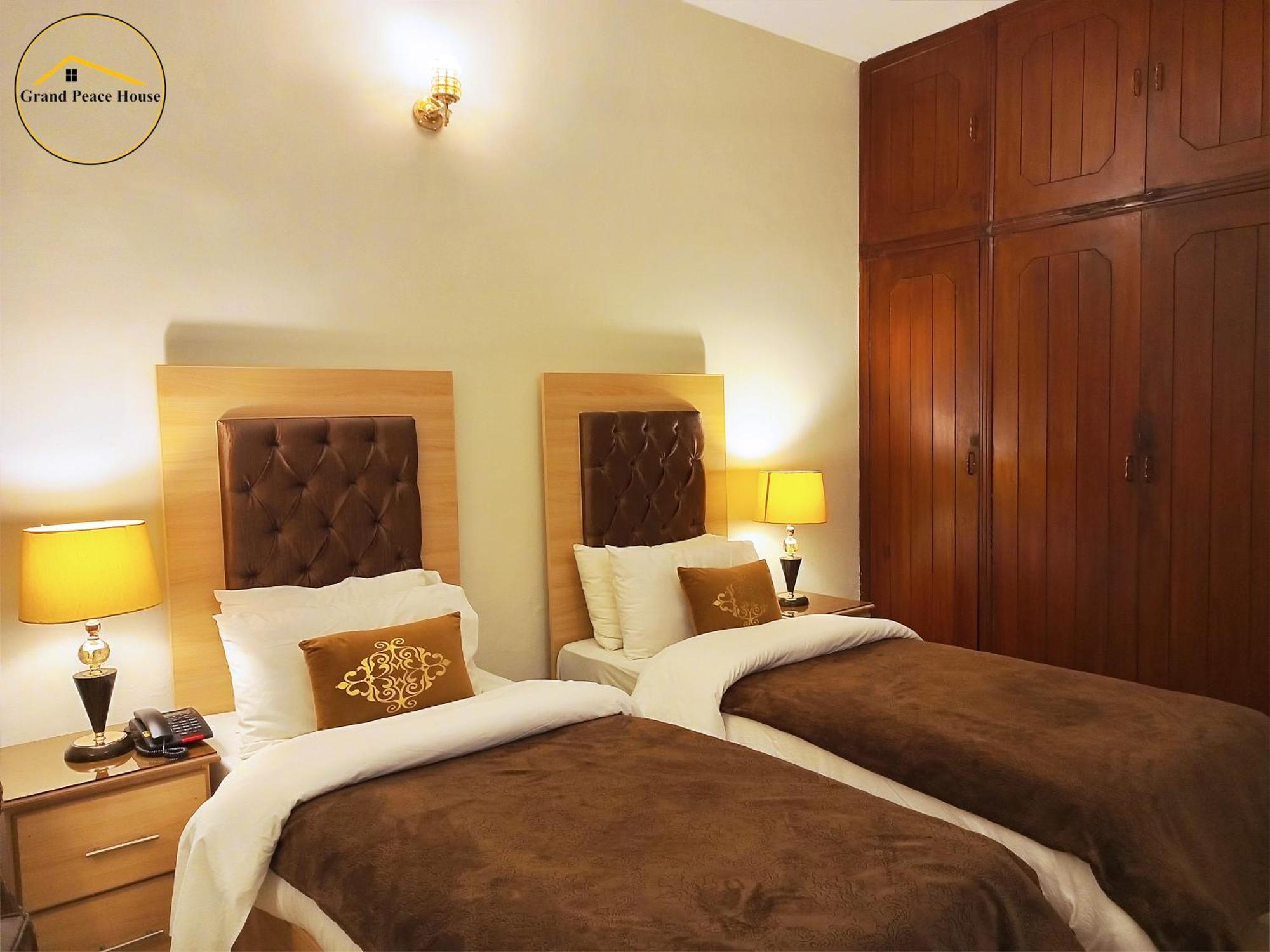 Grand Peace House I Bed & Breakfast Islamabad Bagian luar foto