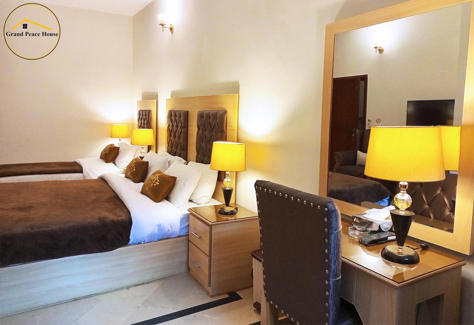 Grand Peace House I Bed & Breakfast Islamabad Bagian luar foto