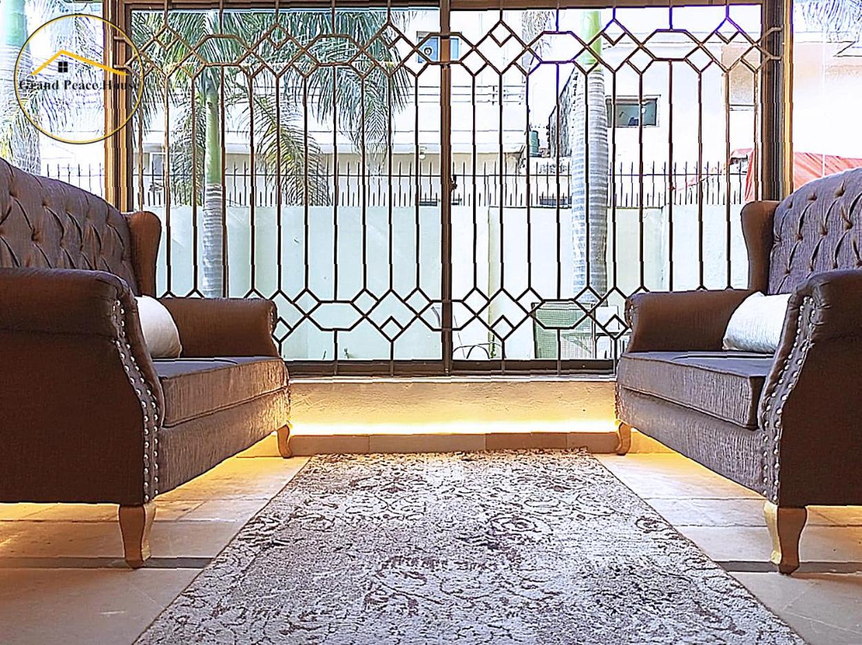 Grand Peace House I Bed & Breakfast Islamabad Bagian luar foto