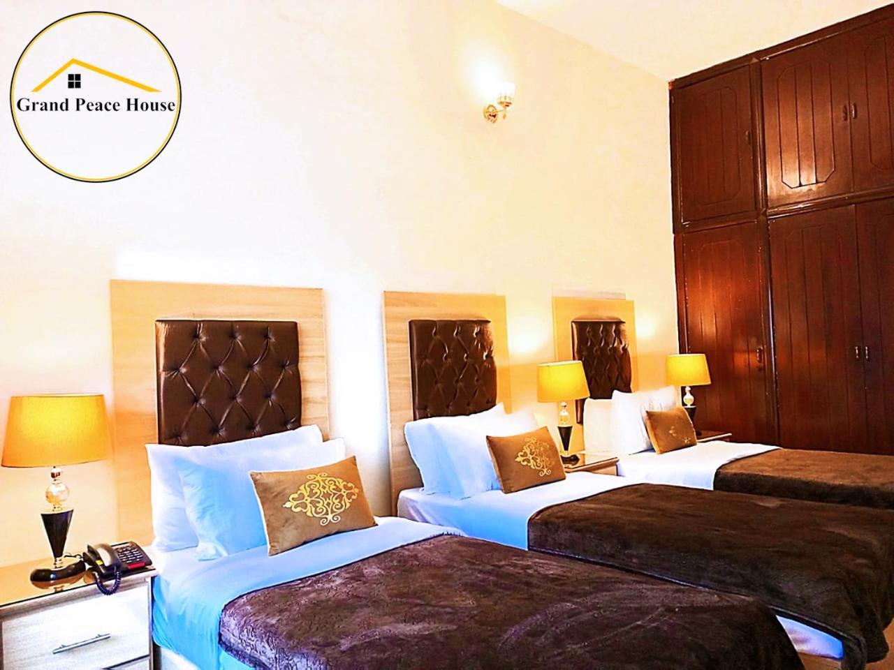Grand Peace House I Bed & Breakfast Islamabad Bagian luar foto